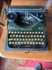 Macchina da scrivere vintage marca Oliver