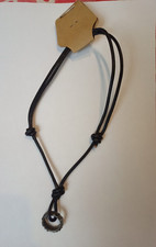 COLLANA  CORDINO IN CUOIO CON ANELLO  TESCHIO PIRATA MORTE