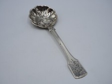 CUCCHIAIO DA SERVIZIO IN