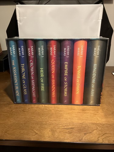 Throne glass hardcover box - of,
