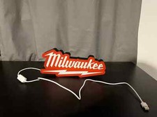 Insegna Luminosa LED Milwaukee