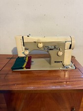 Macchina da cucire d'epoca Necchi Julia 534