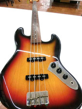 Fender Japan Fretless Jazz Bass JB62-77FL Sunburst 3 toni