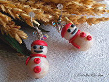 Orecchini pendenti di Natale con pupazzi di neve fatti in fimo