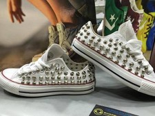Converse All star Bianche basse personalizzate con borchie Argento teschio clean