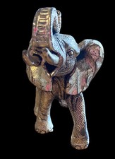 ? Statua Elefante Portafortuna Con Oggetti Dorati In Rilievo Laminato Argento