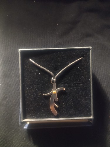 Collana caucciù con ciondolo