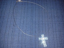 Croce artigianale realizzata con perle di swarovski trasparenti e celesti