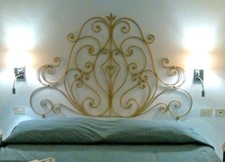 Letto in ferro forgiato e battuto a mano mod 'POSITANO gold' 