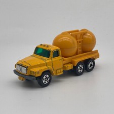Camion cisterna diesel vintage