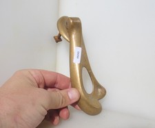 Antico battente porta ottone