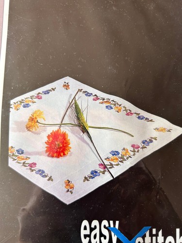 Kit ricamo tovaglia fiori