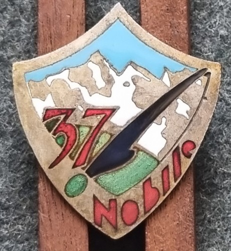 Distintivo 37 - distintivo, 37^