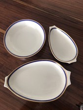 SET 2 piatti ovali e insalatiera porcellana Boemia Bordo oro e blu cobalto 1960