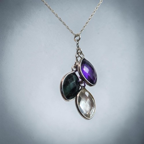 Collana con ciondolo pendente