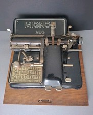 Macchina da scrivere AEG