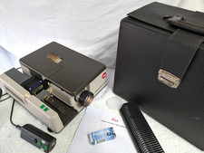 Autofocus Leica/Leitz Pradovit 253. Colorplan 2,5/90 mm. Telecomando, custodia, #TOP