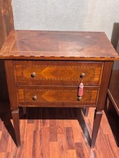 Comodino intarsiato in stile Luigi XVI del XX sec