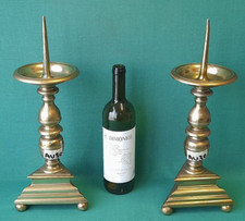 COPPIA ANTICHI CANDELABRI CANDELIERI ARTE SACRA IN BRONZO MASSICCIO. AU30