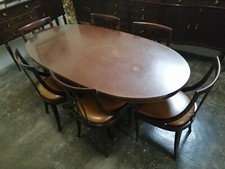 TAVOLO DA PRANZO OVALE VINTAGE CON 6 SEDIE COORDINATE.
