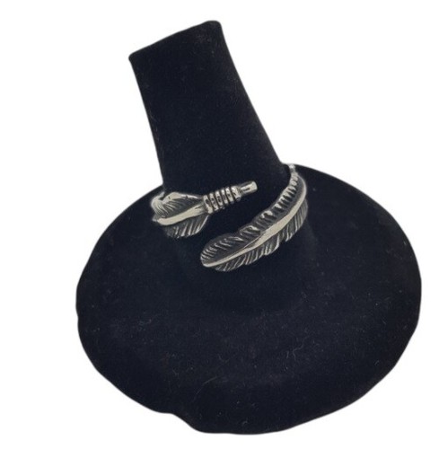 Anello nuovo dettagliato - anello, piuma
