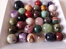 PIETRE SEMIPREZIOSE IN MASSIMA PARTE SFERE Ø 2,5 cm PESO TOTALE kg 1,130