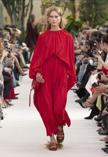 Abito da sera Valentino primavera 2019 passerella rosso mantello - UK 16 / IT 48