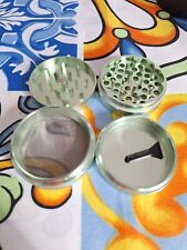 Weed Grinder da 5 Cm della Black Leaf composto da 4 parti con pollinator