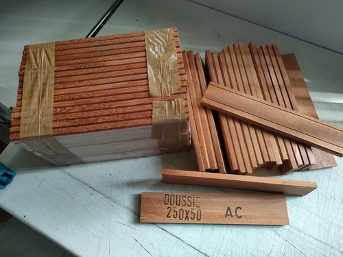 Listelli parquet - 69, di