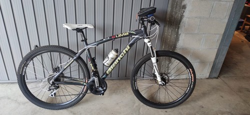 Bicicletta mountain bike
