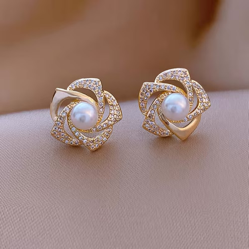 Orecchini floreali con perle