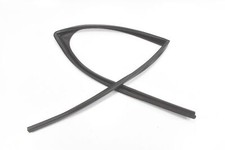 L8B2-25767-A Guarnizione gomma porta posteriore sinistra DEFENDER II L663 2020+