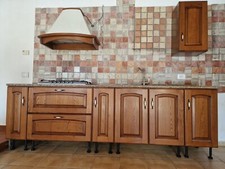 Cucina lineare Scavolini 240cm con PL in granito rosa, fornelli e lavabo. 