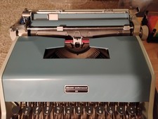 Vintage Olivetti Underwood 21