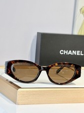 Occhiali da sole Chanel ovali