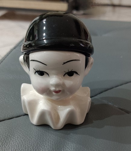 Pierrot porcellana - pierrot, in