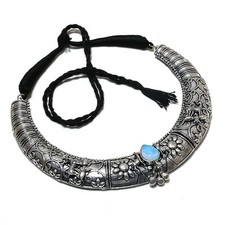 Collana con pietre preziose