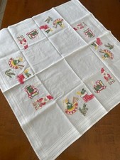 TOVAGLIETTA/CENTROTAVOLA VINTAGE COTONE BIANCO RICAMATA  A MANO A PUNTO CROCE   