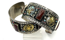 Coppia di bracciali tribali