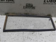 vetro triangolare posteriore