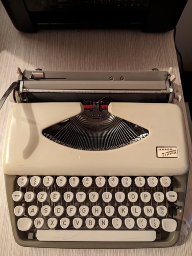 Macchina scrivere adler - da,