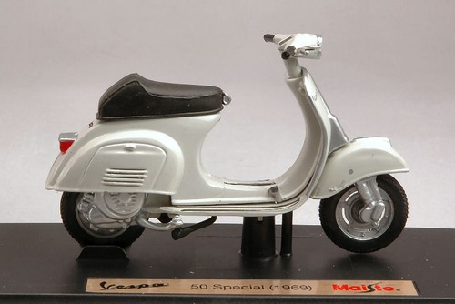 Modellino vespa scala 18 - modellino,