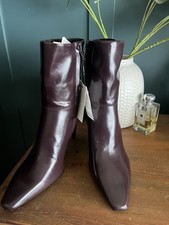 Stivaletti con tacco alto