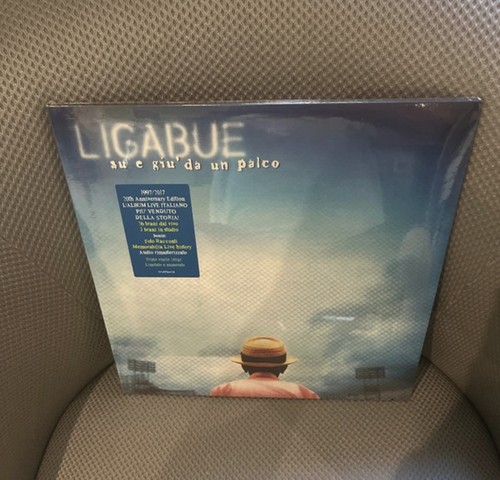 Ligabue giù da un - e,