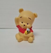 FISHER PRICE LITTLE PEOPLE MATTEL 2001 DISNEY BABY WINNIE THE POOH WITH BEE 8 CM