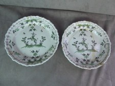 PAIRE D'ASSIETTES, décor à