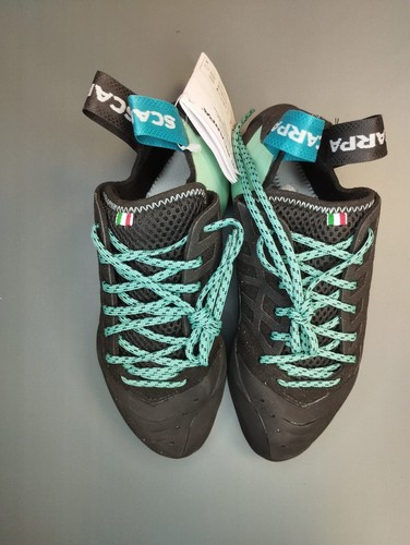 Scarpa arrampicata - da,