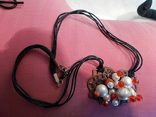 Collana con ciondolo - ciondolo, perle