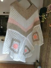 Poncho In Lana Lavorato All'uncinetto