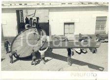 1954 GENOVA Partenza di una padella gigante per la Sagra del Pesce a Camogli